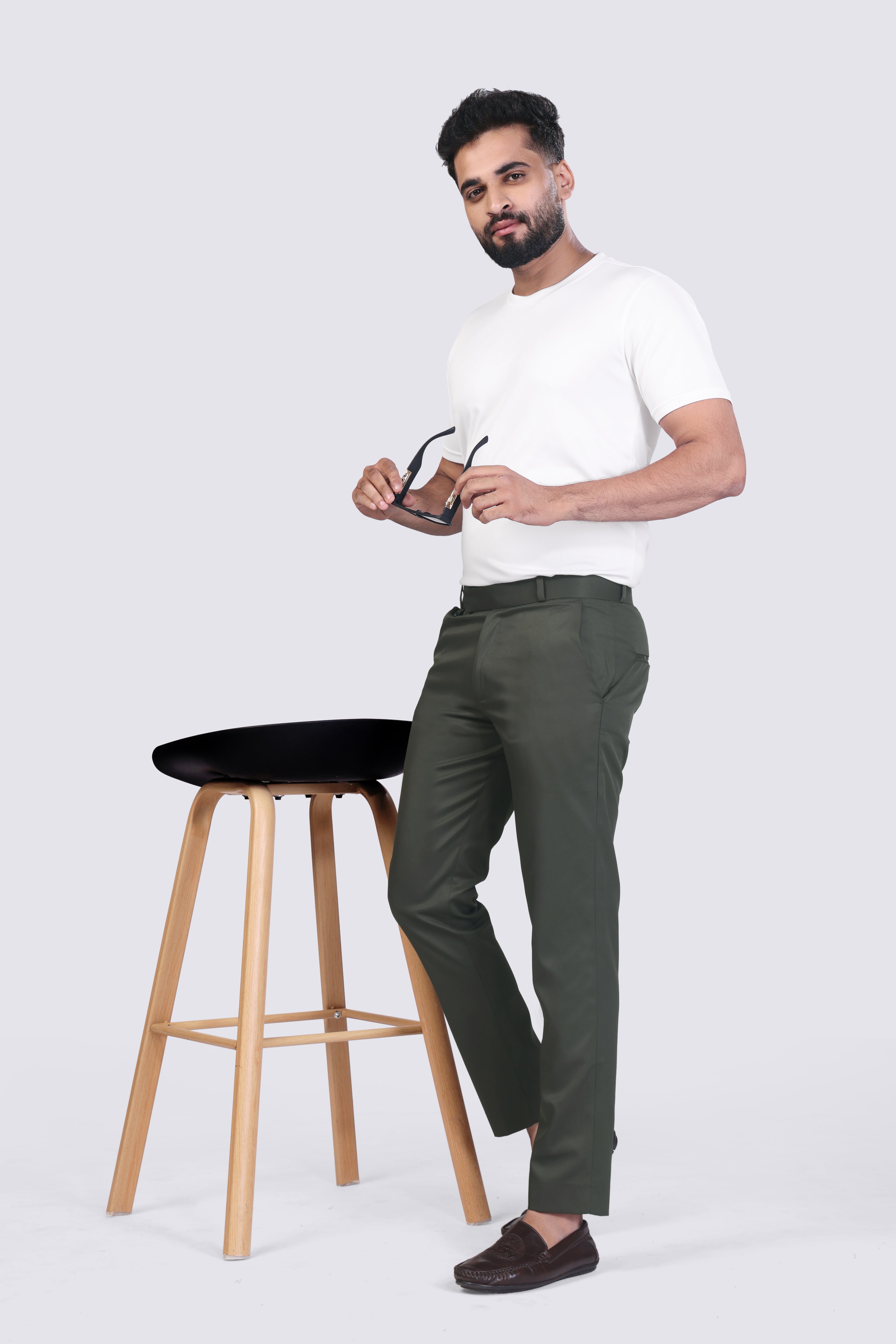 Bottle Green Pleated Plain Ankle Length Trousers for Men's